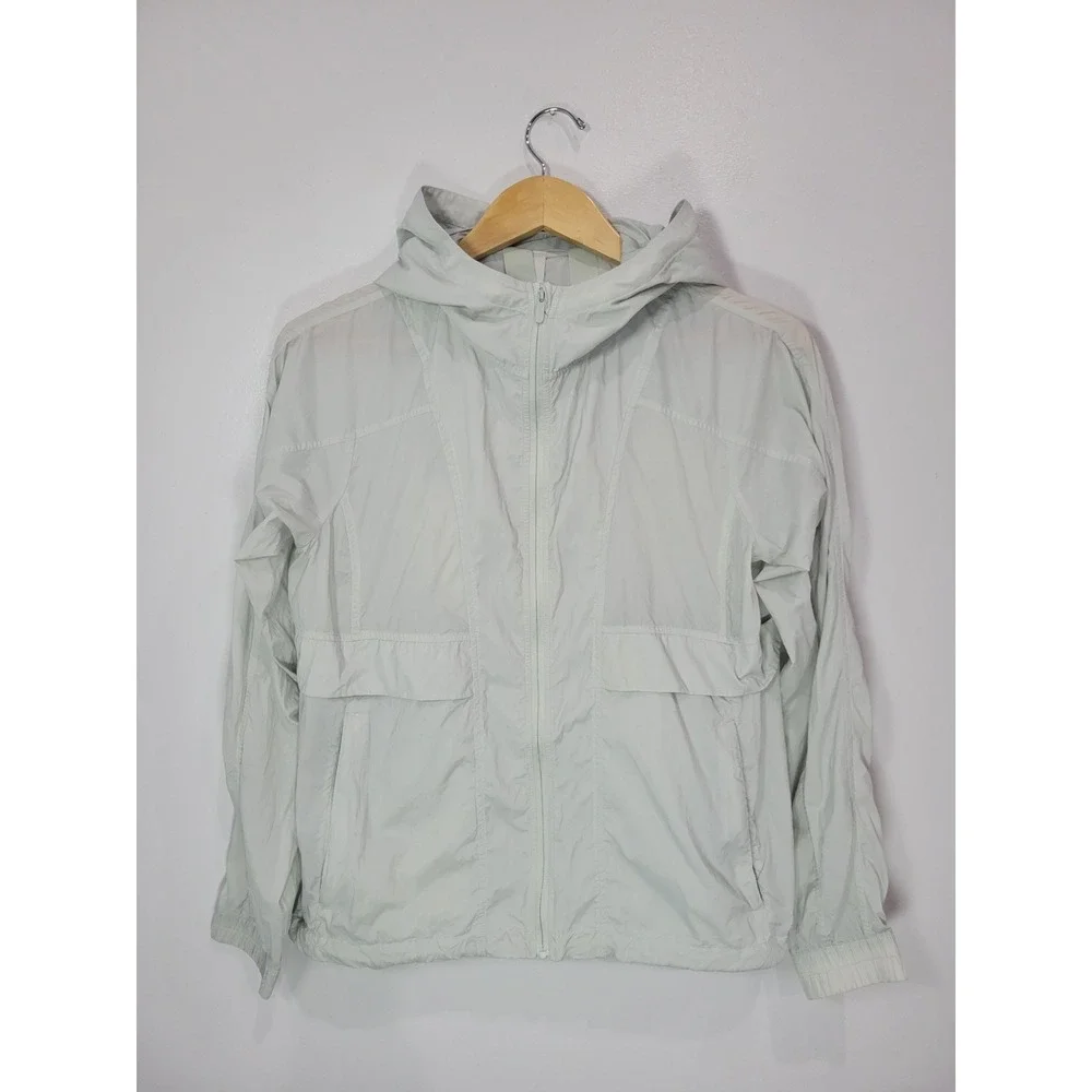 Lululemon Lightweight Hood Lite Windbreaker Packable Jacket Pale‎ Green Size 6